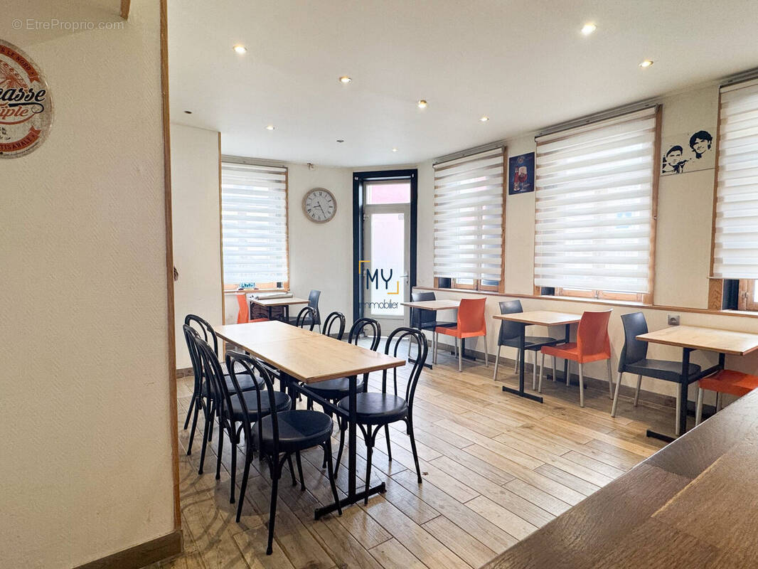 IMMEUBLE  (LOCAL COMMERCIAL + APPARTEMENT T2 À L&#039;ÉTAGE) - 112 m² - Saint-André-Lez-Lille - Investissement - Appartement à SAINT-ANDRE-LEZ-LILLE