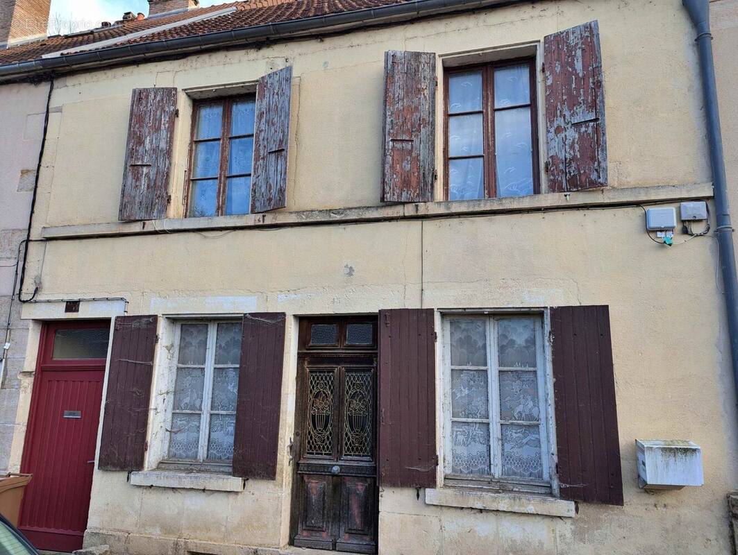 façade côté rue - Maison à CLAMECY