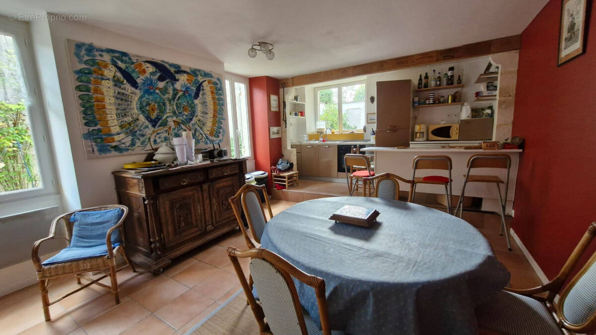 Maison à MORTAGNE-SUR-GIRONDE