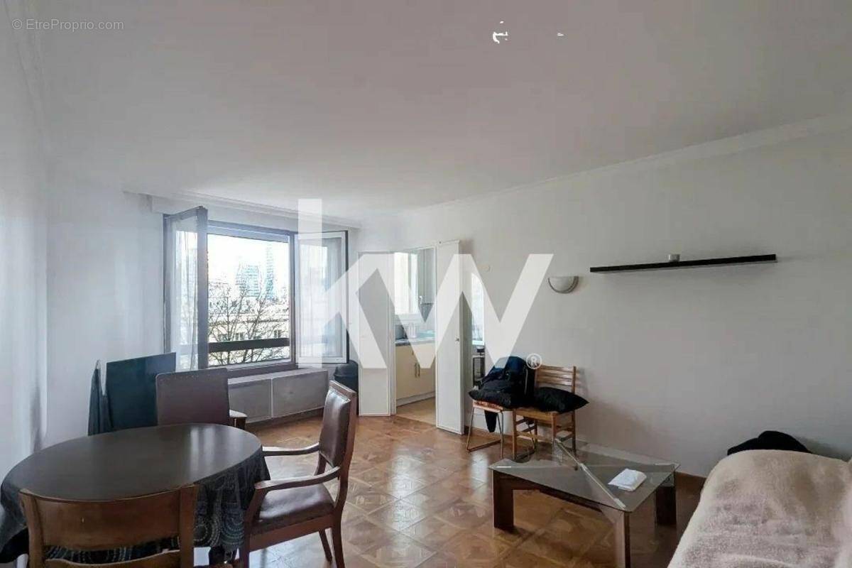 Appartement à COURBEVOIE