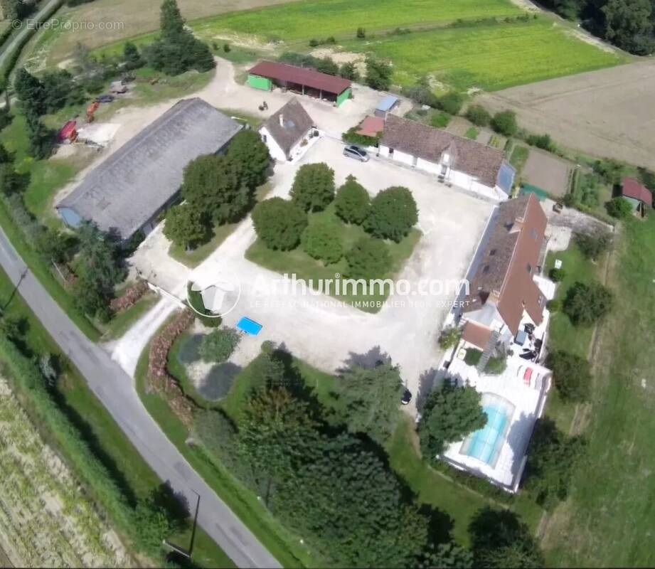 Maison à DAMMARIE-EN-PUISAYE