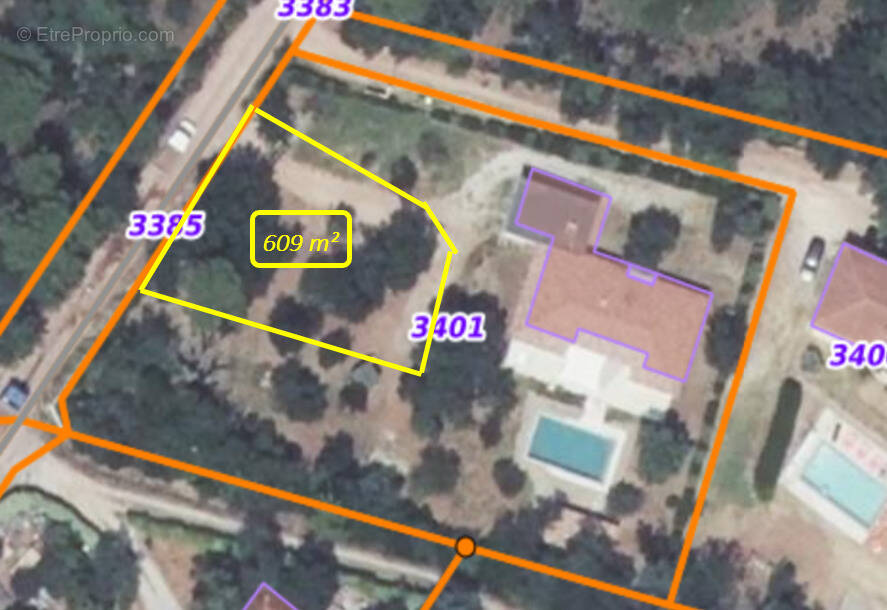 Terrain à LE CANNET-DES-MAURES