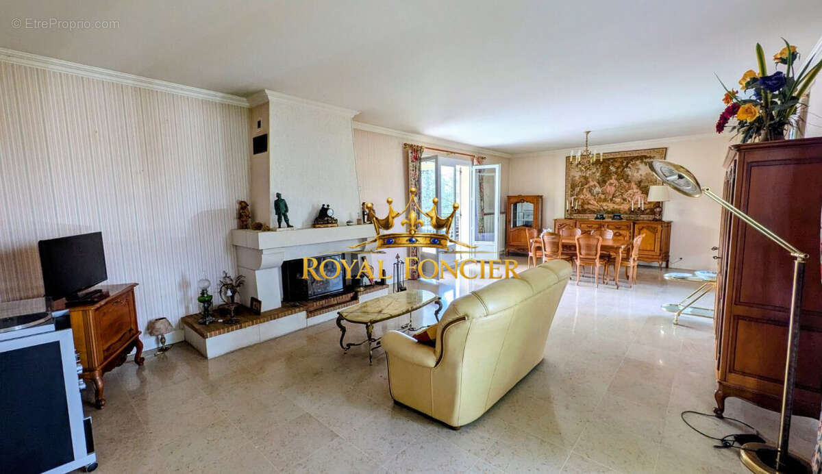 Maison 317 m² à Chatellerault  - photo 4