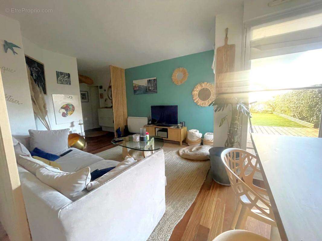 Appartement à LES CLAYES-SOUS-BOIS