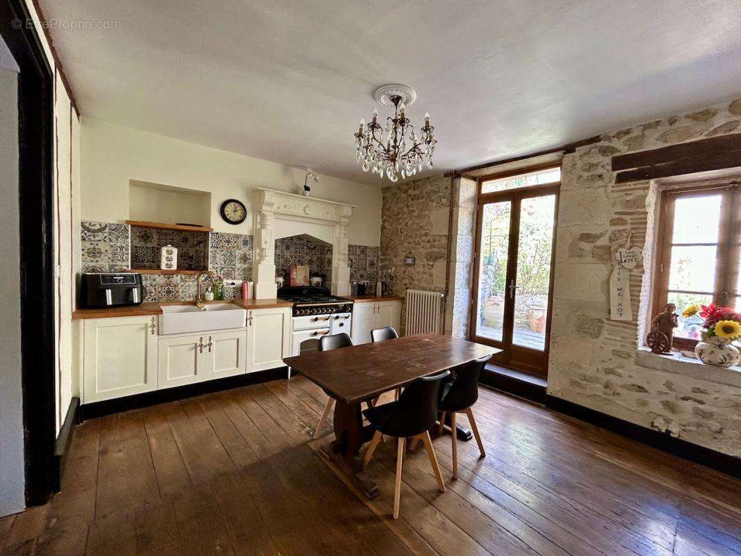 Maison de Maître rénovée de 5 chambres avec piscine et garag - photo 5