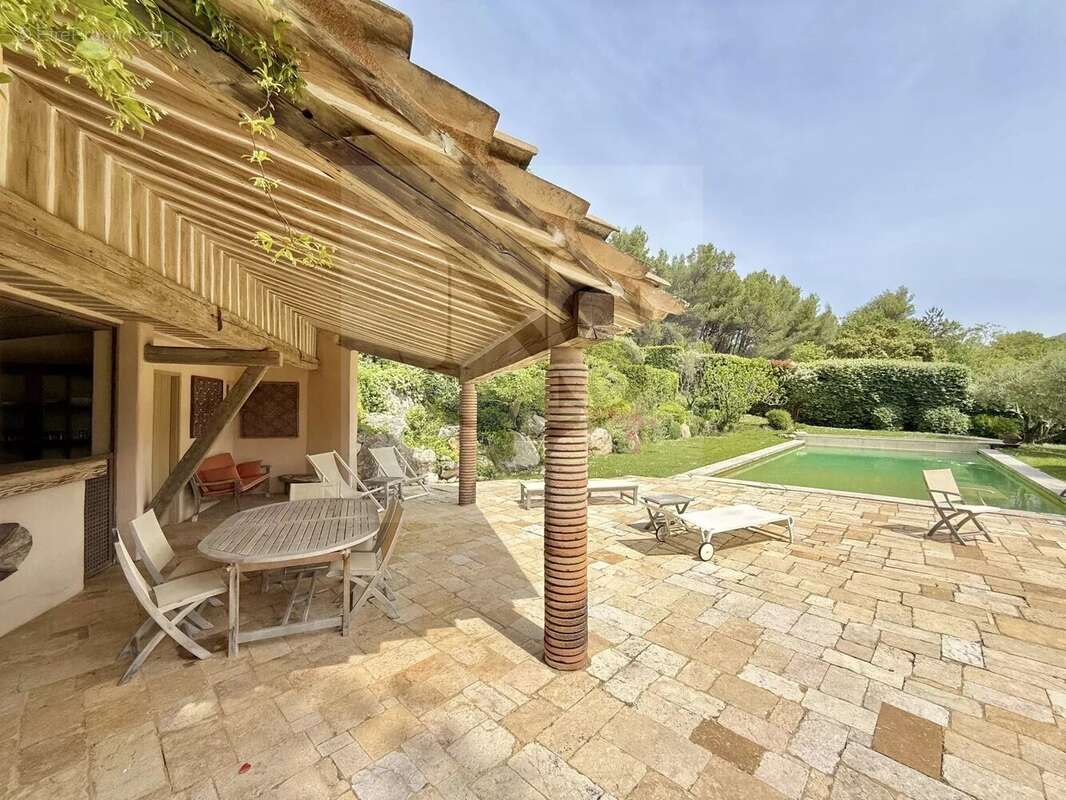 Maison à LE THOLONET