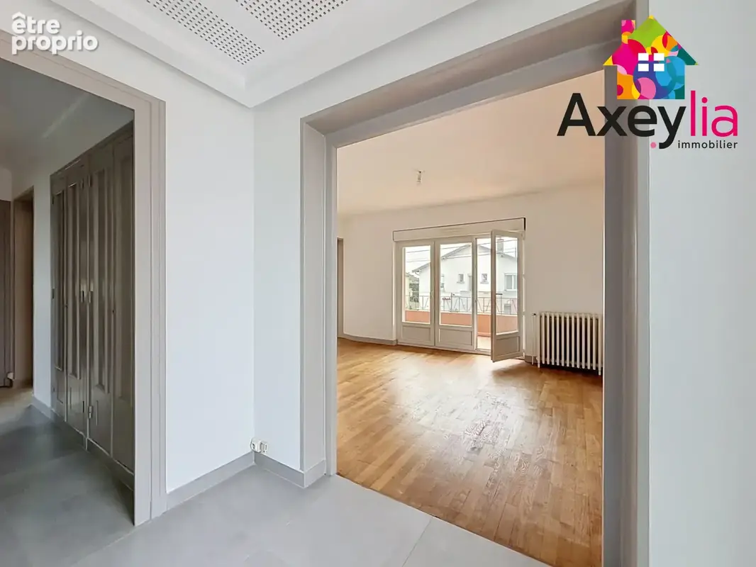 A vendre - mably - maison d'habitation rénovée élevée sur sous-sol avec trois chambres, garage et terrain - photo 5