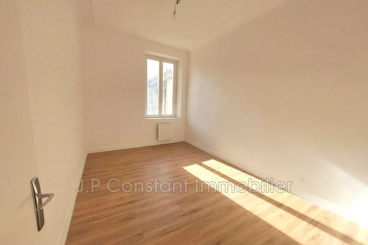 Appartement à MARSEILLE-1E