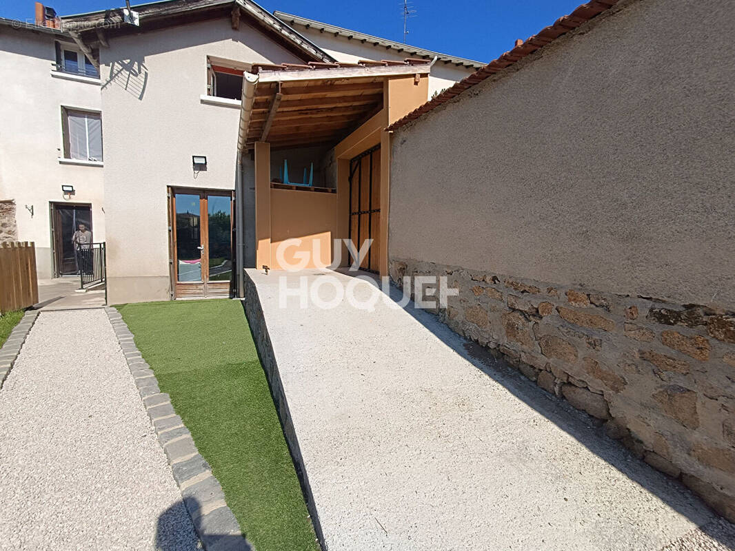 Maison à CHAMBOST-LONGESSAIGNE