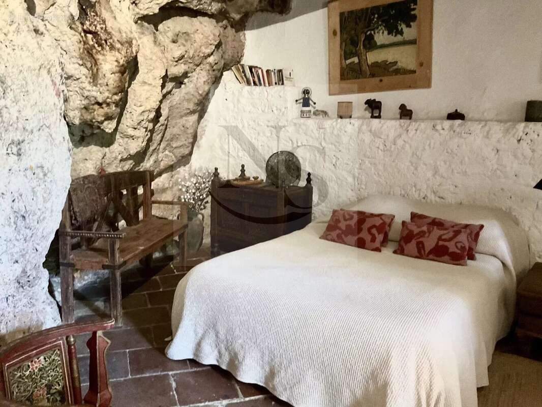 Maison à COTIGNAC
