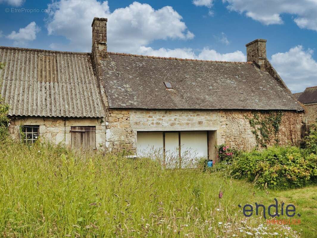 Maison familiale avec local commercial et appartement indépendant en centre bourg - photo 3
