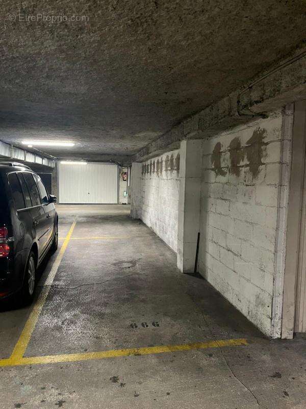 Parking à PARIS-15E