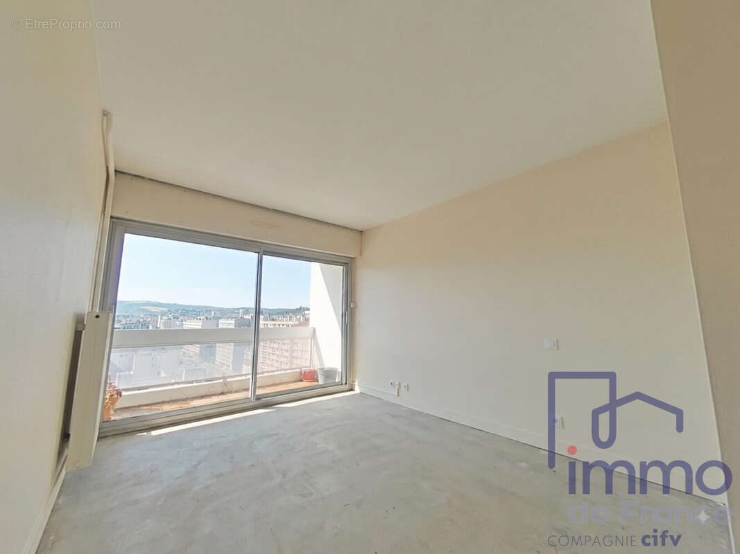 Appartement 73 m² à Saint-Etienne  - photo 2