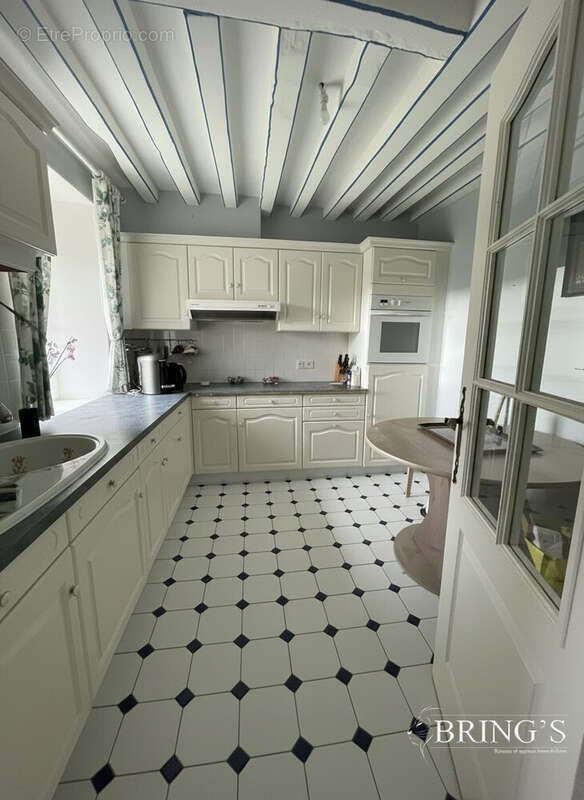 Maison à VILLAINES-LA-CARELLE