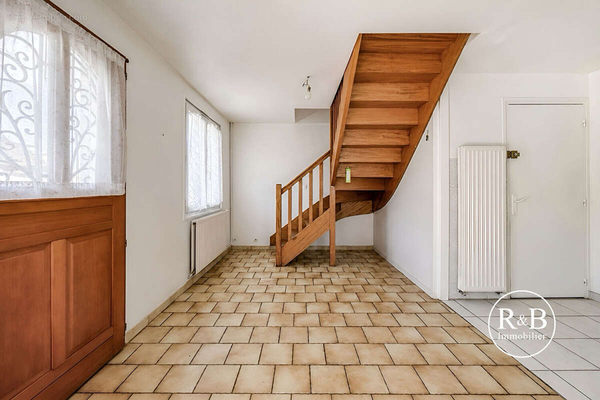 Maison à LES CLAYES-SOUS-BOIS