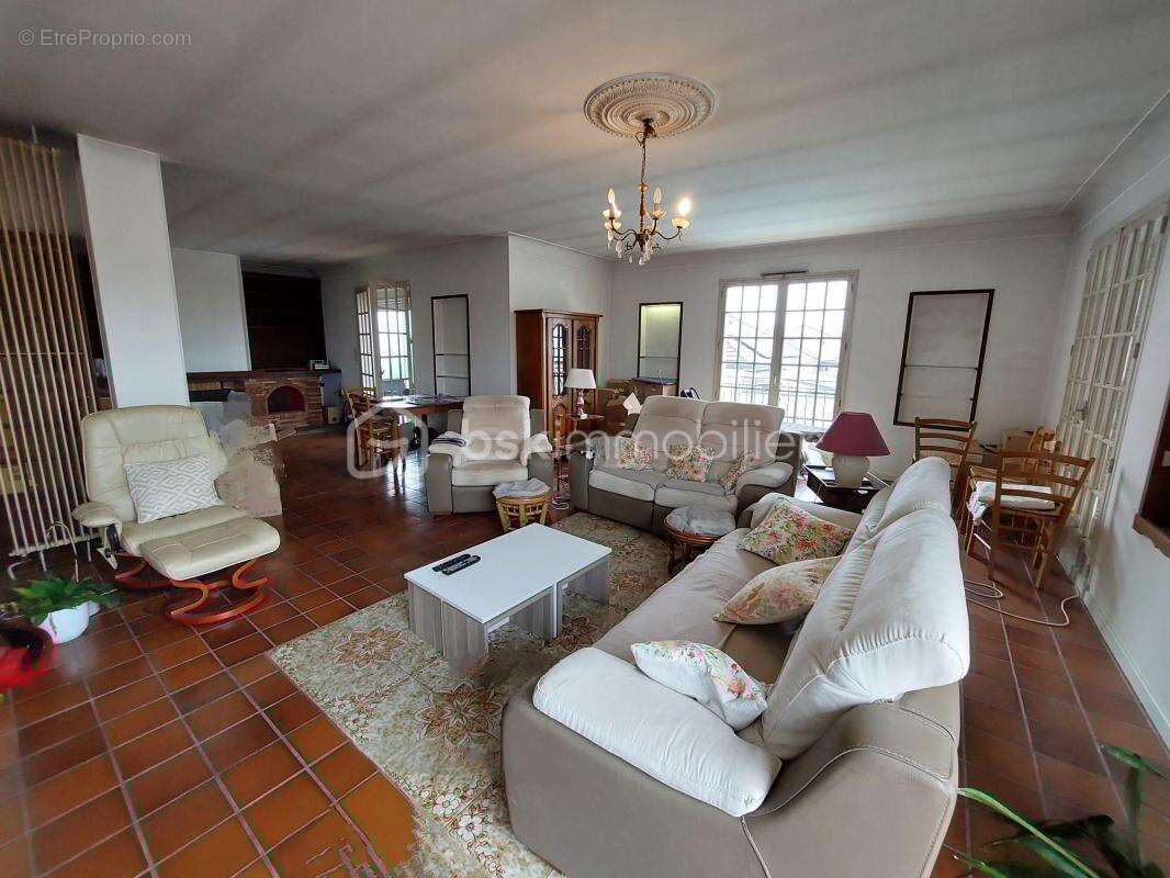 Maison à SERRES-CASTET