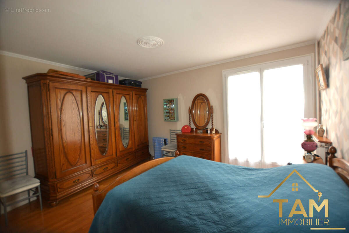 Appartement à LES CLAYES-SOUS-BOIS