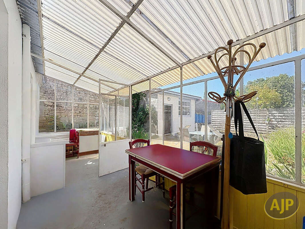 LUCON CENTRE - Maison 2 chambres - 65 m² - photo 6
