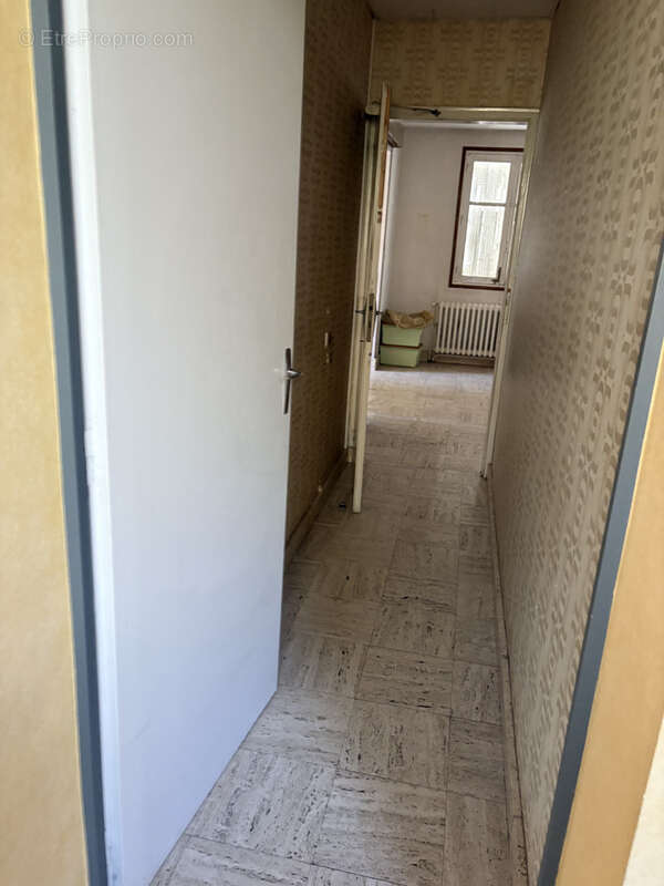 Maison à AMBRIERES-LES-VALLEES