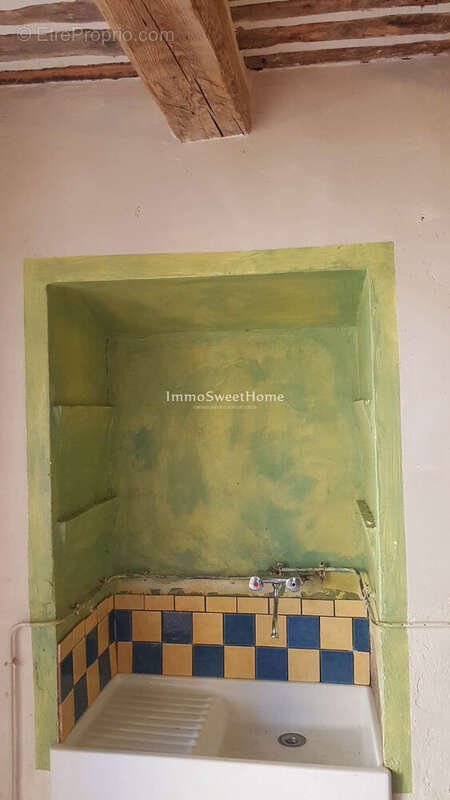 Maison à LA ROCHE-SUR-LE-BUIS