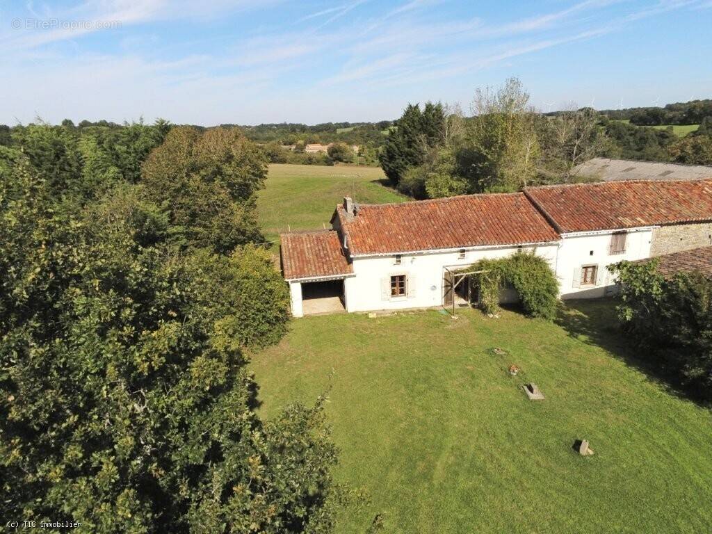 Maison à CHAMPAGNE-MOUTON