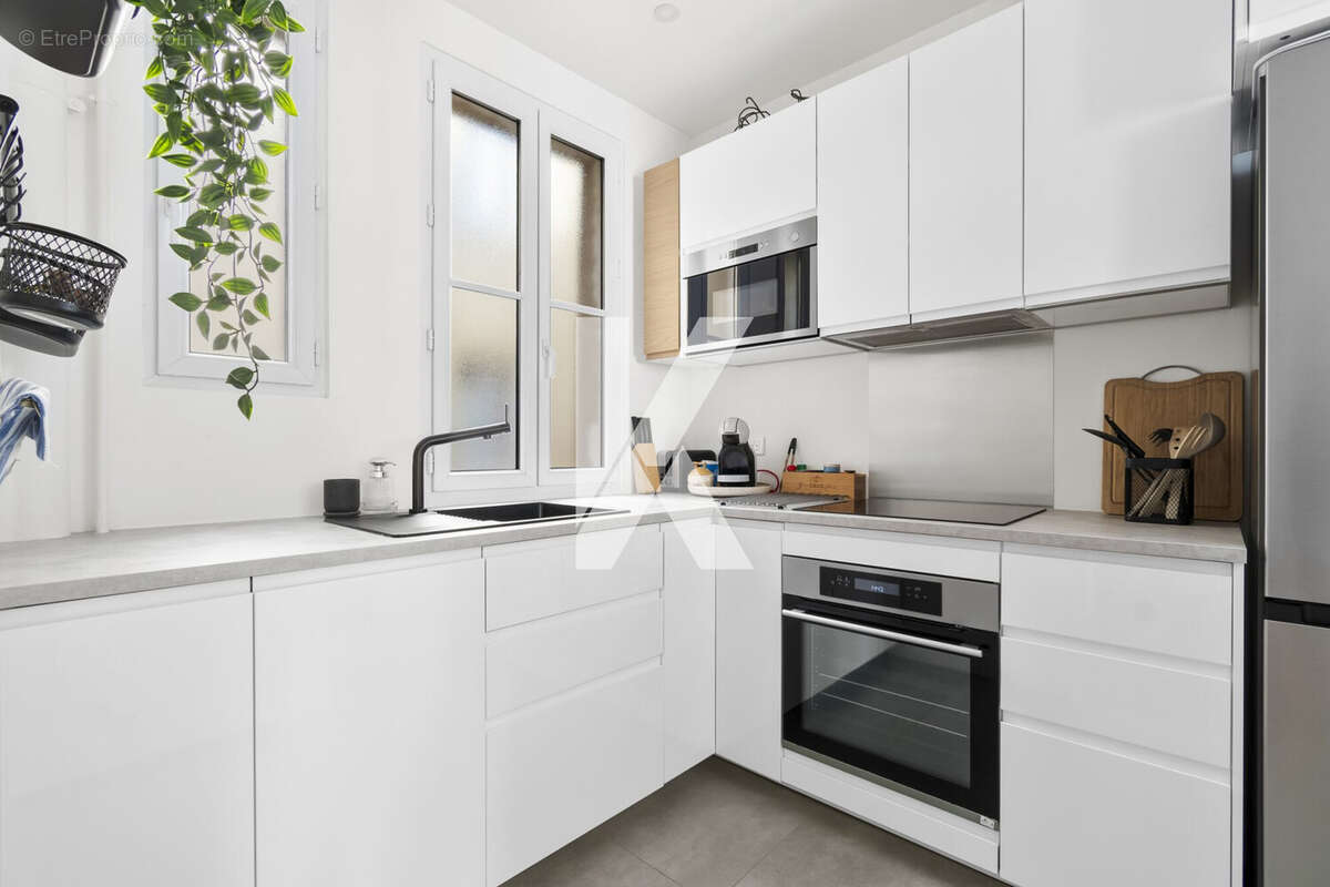 Cuisine équipée - Appartement à PARIS-16E