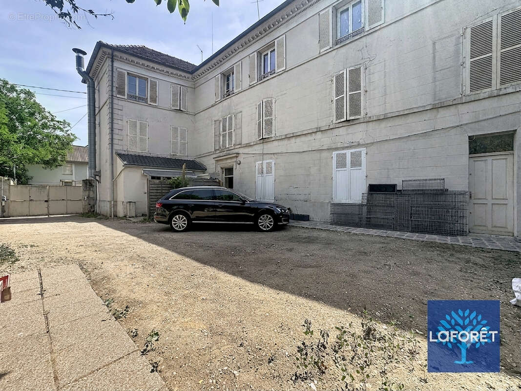 Appartement à CHILLY-MAZARIN