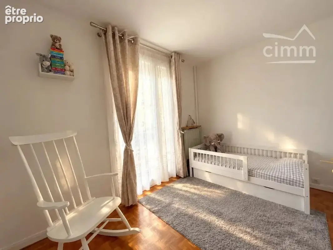 Lumière et verdure pour ce 3 pièces en très bon état - photo 8