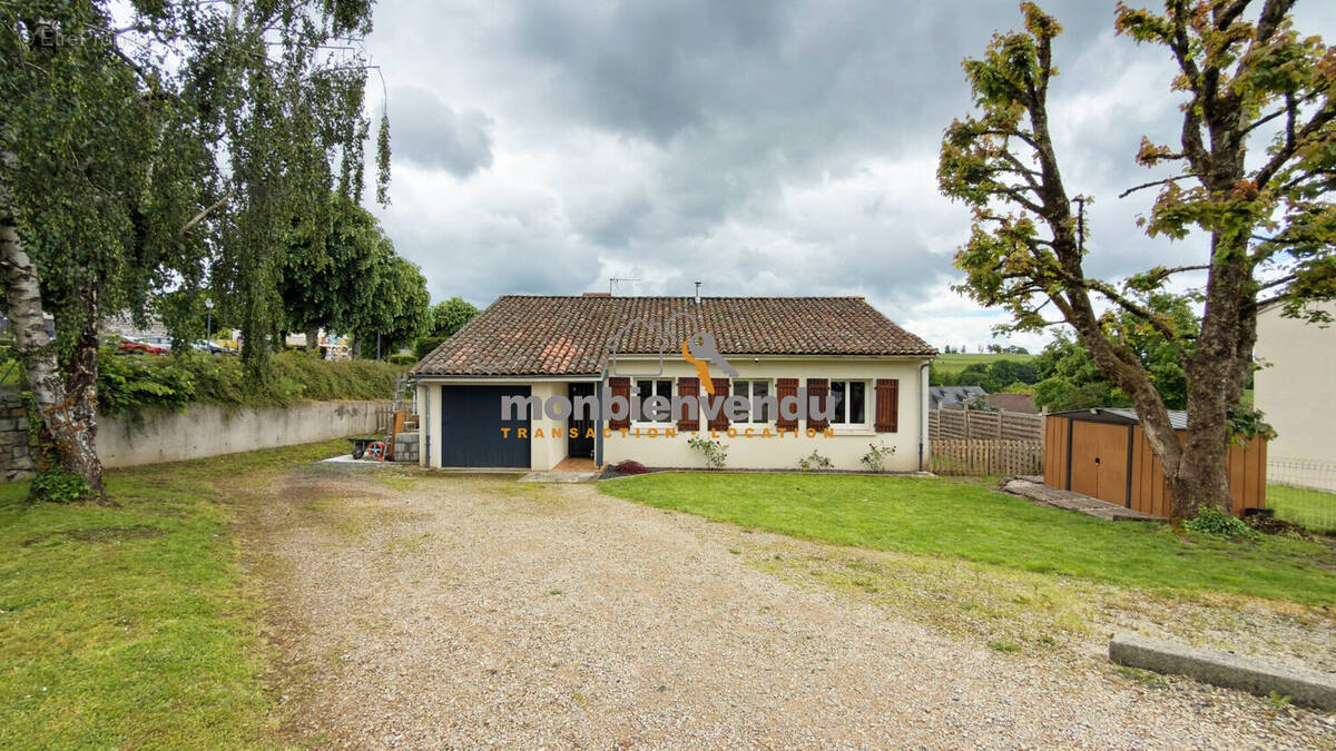 Maison à REILHAC