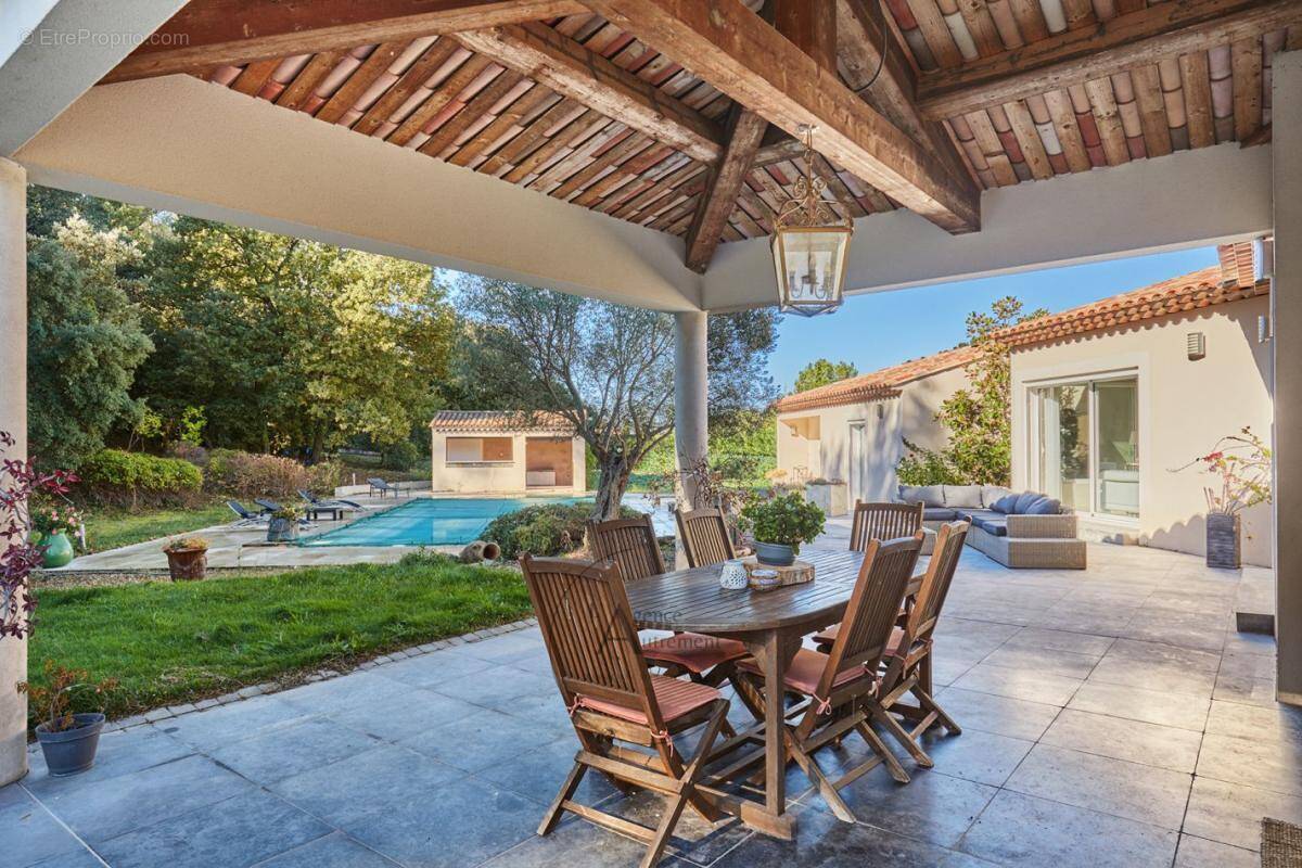 Maison à SIMIANE-COLLONGUE