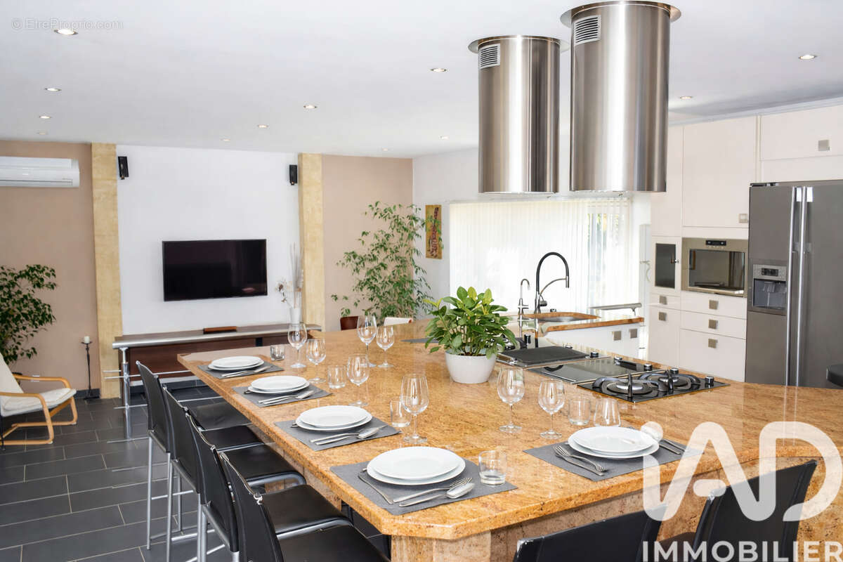 Maison 190 m² à Sernhac  - photo 7