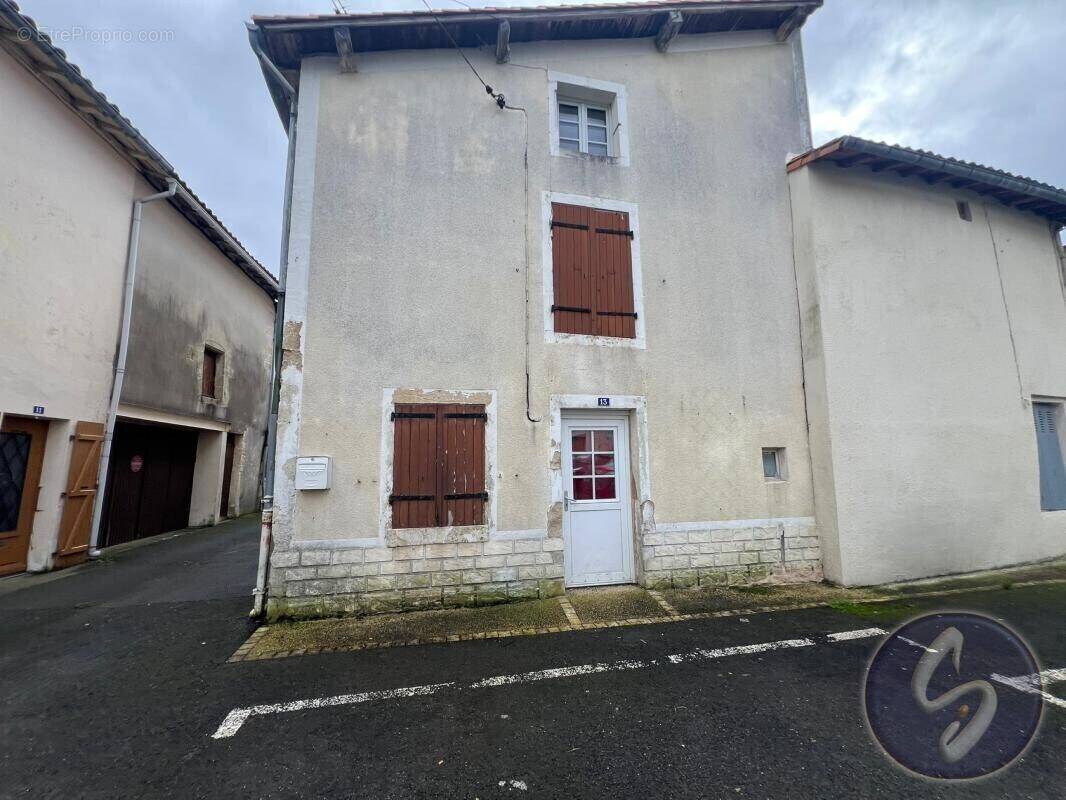 Maison à LA MOTHE-SAINT-HERAY