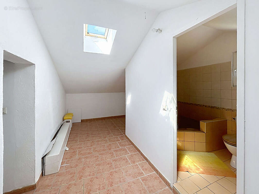 PIOLENC - Maison 5 chambres, garage et jardin - photo 10