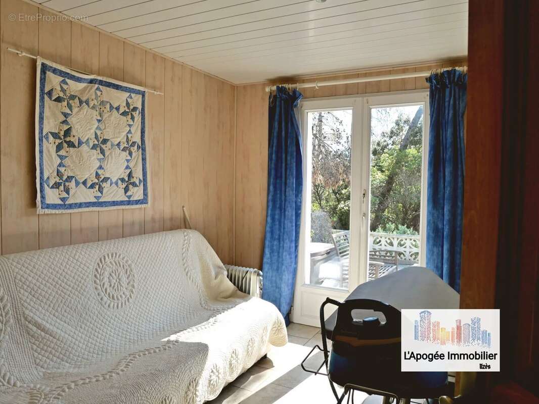 Maison à SAINT-JUST-ET-VACQUIERES