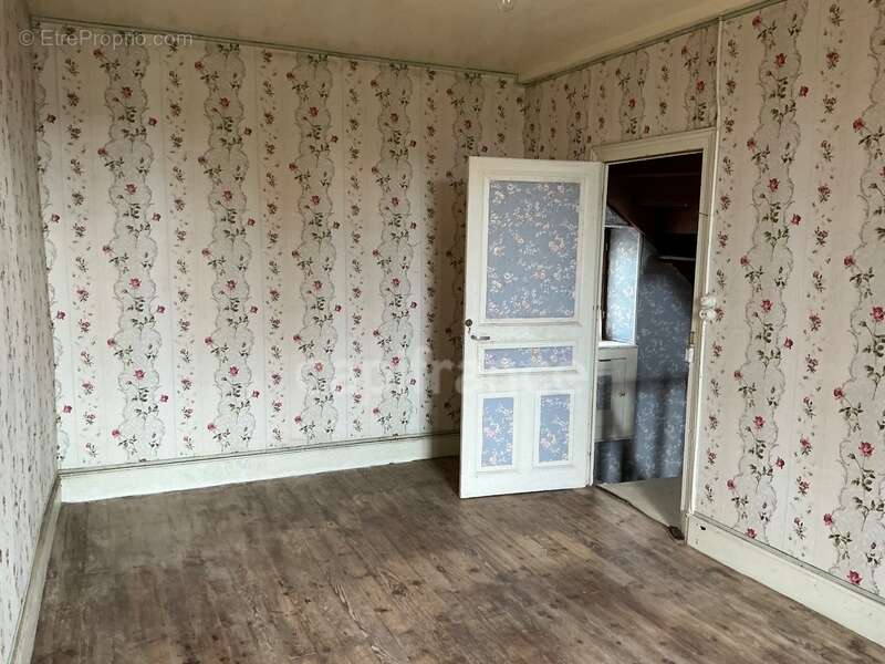 Maison à LE MAYET-DE-MONTAGNE