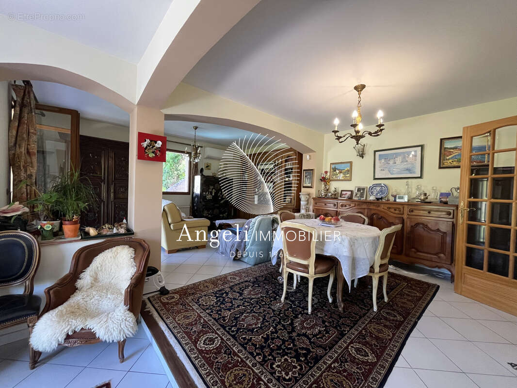 Maison à LES ISSAMBRES