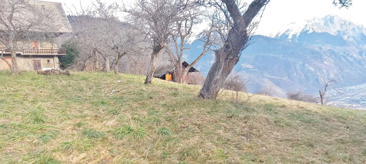 Parcelle de Terrain de 656m2 sur les hauteurs de la commune de JARRIER. - photo 7