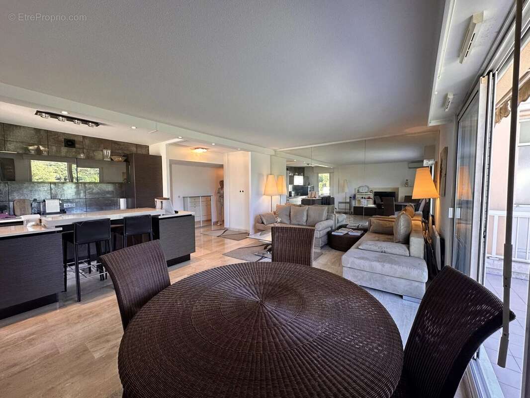 Appartement à MANDELIEU-LA-NAPOULE