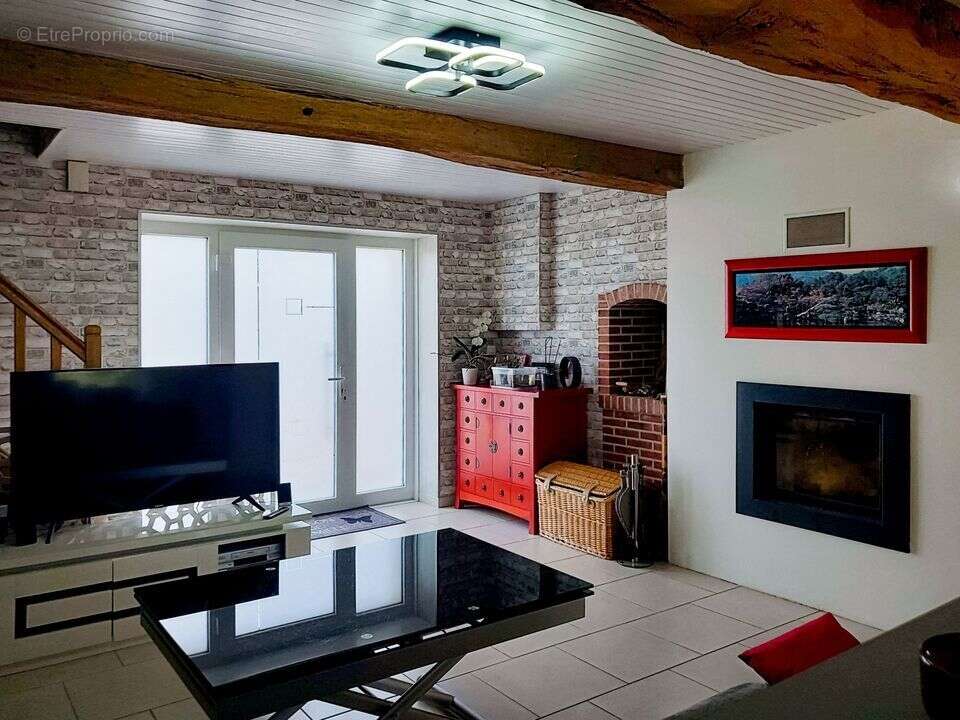 parfait mélange charme de l&#039;ancien et confort du moderne - Maison à BOTZ-EN-MAUGES