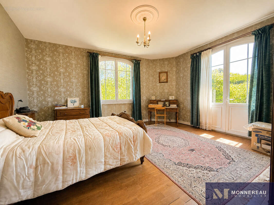 Propriete avec etang et 1 hectare de terrain - photo 10