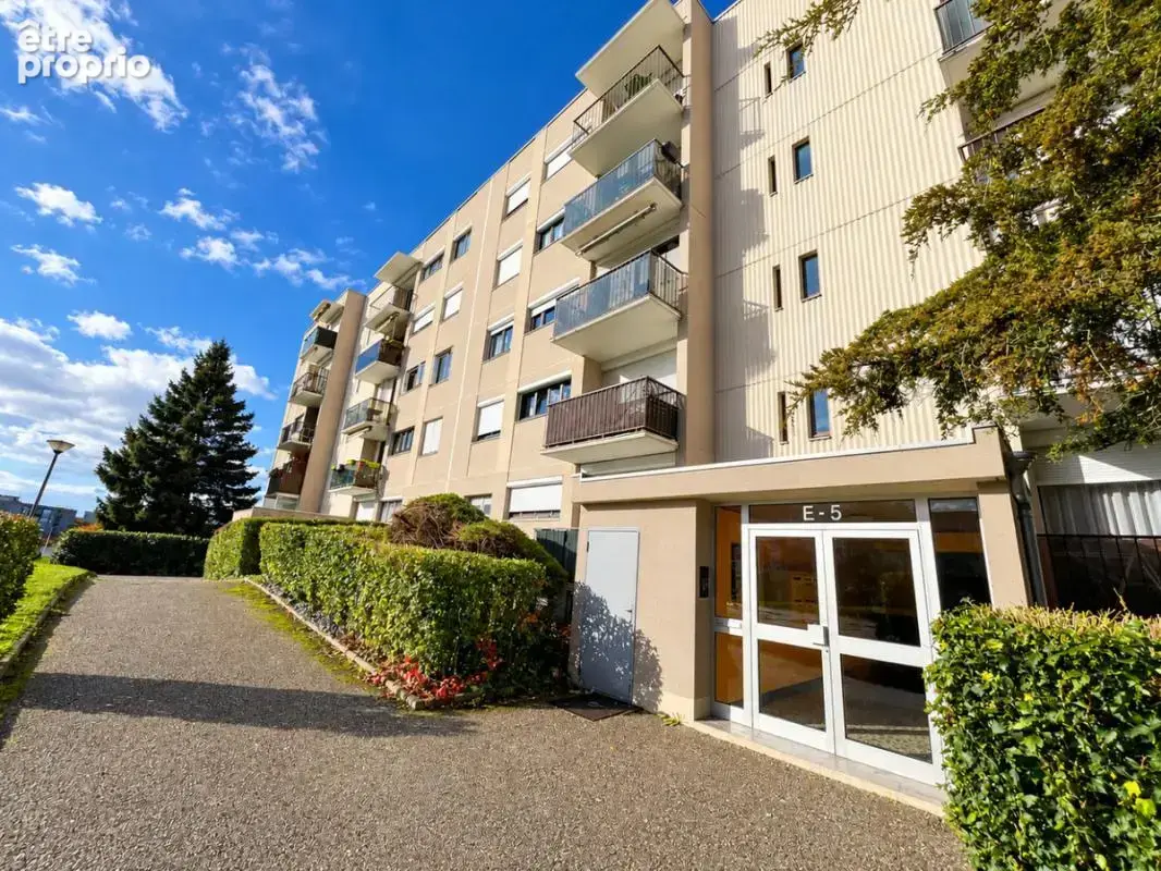 Appartement St Priest 5 pièce(s) 90 m2 - photo 9