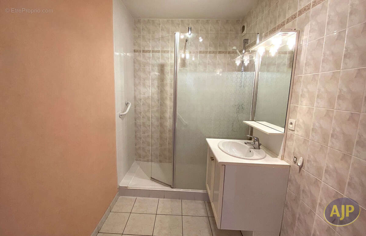 Appartement à MONTREUIL-JUIGNE