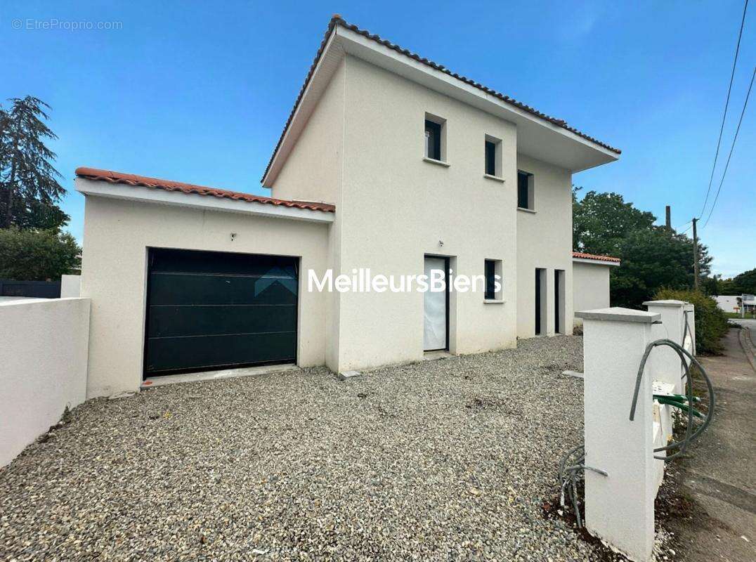 Maison à BOUGUENAIS