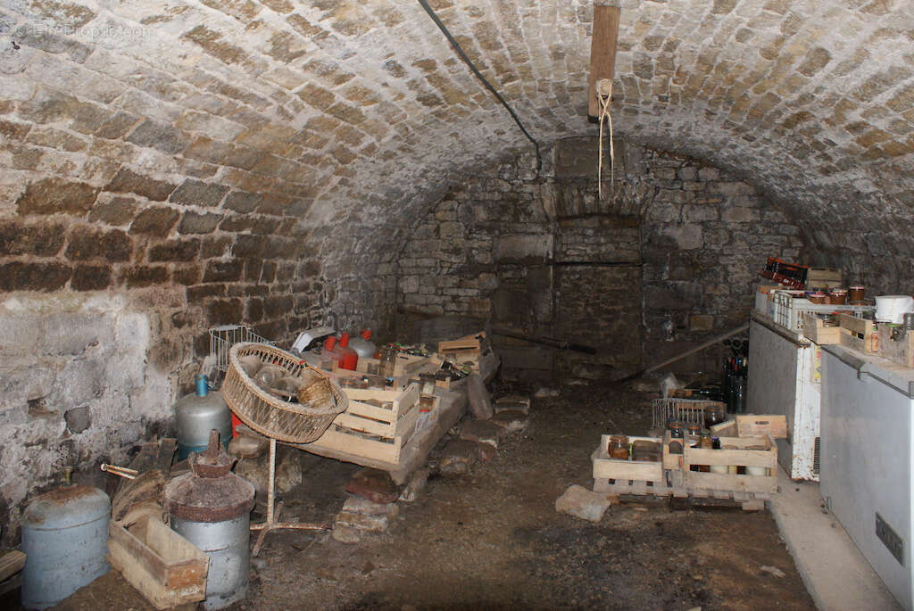 Maison à COLLONGES-LA-ROUGE