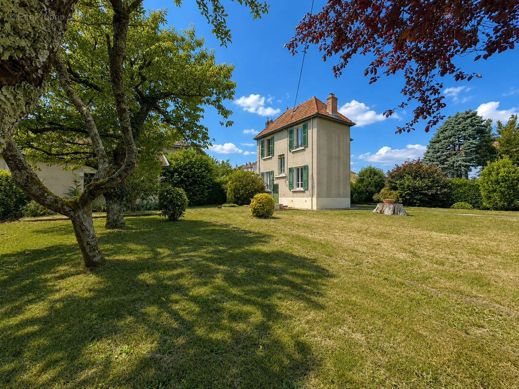 Maison à TASSIN-LA-DEMI-LUNE