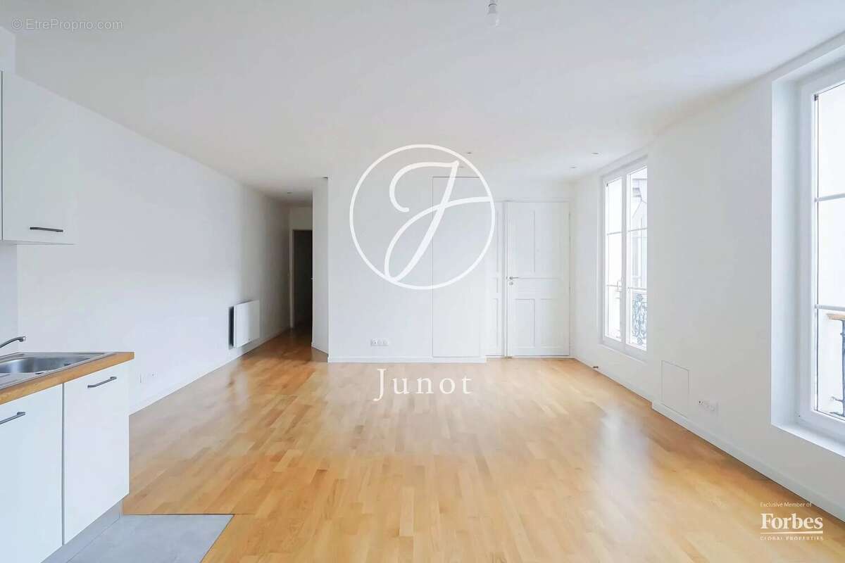 Appartement à PARIS-8E