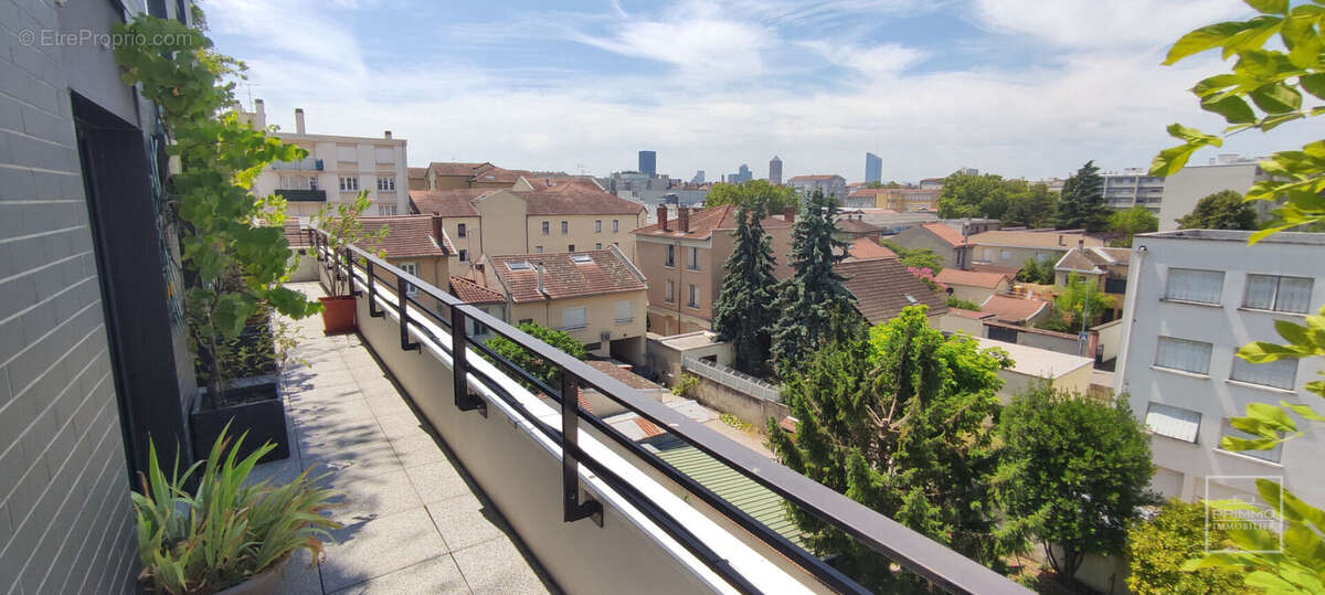 Villeurbanne, rare, t4 avec terrasse & vue degagee - photo 2