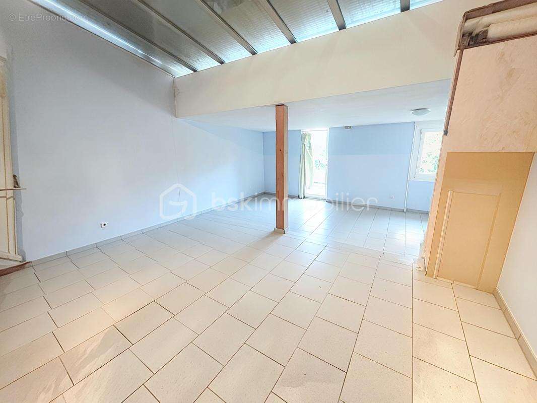 En exclusivite, maison avec garage et jardin - photo 6