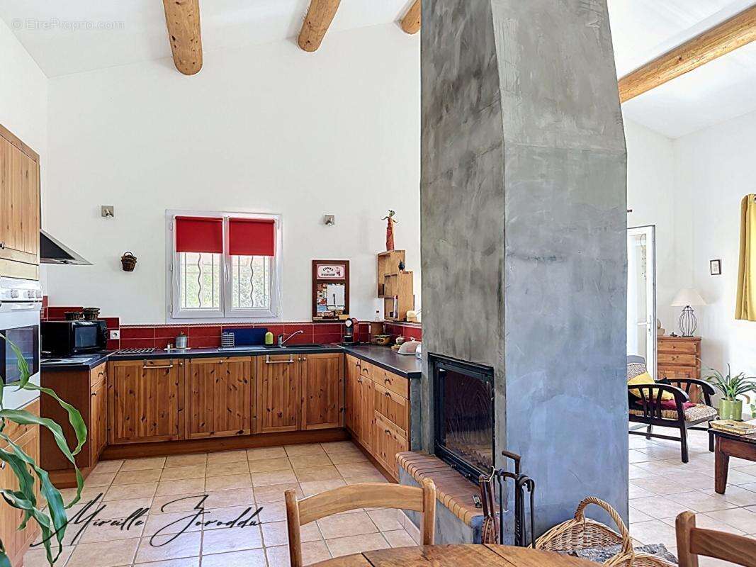 A vendre BEAUCAIRE  VILLA de  90 m²  , 3 chambres, terrasse et garage - photo 3