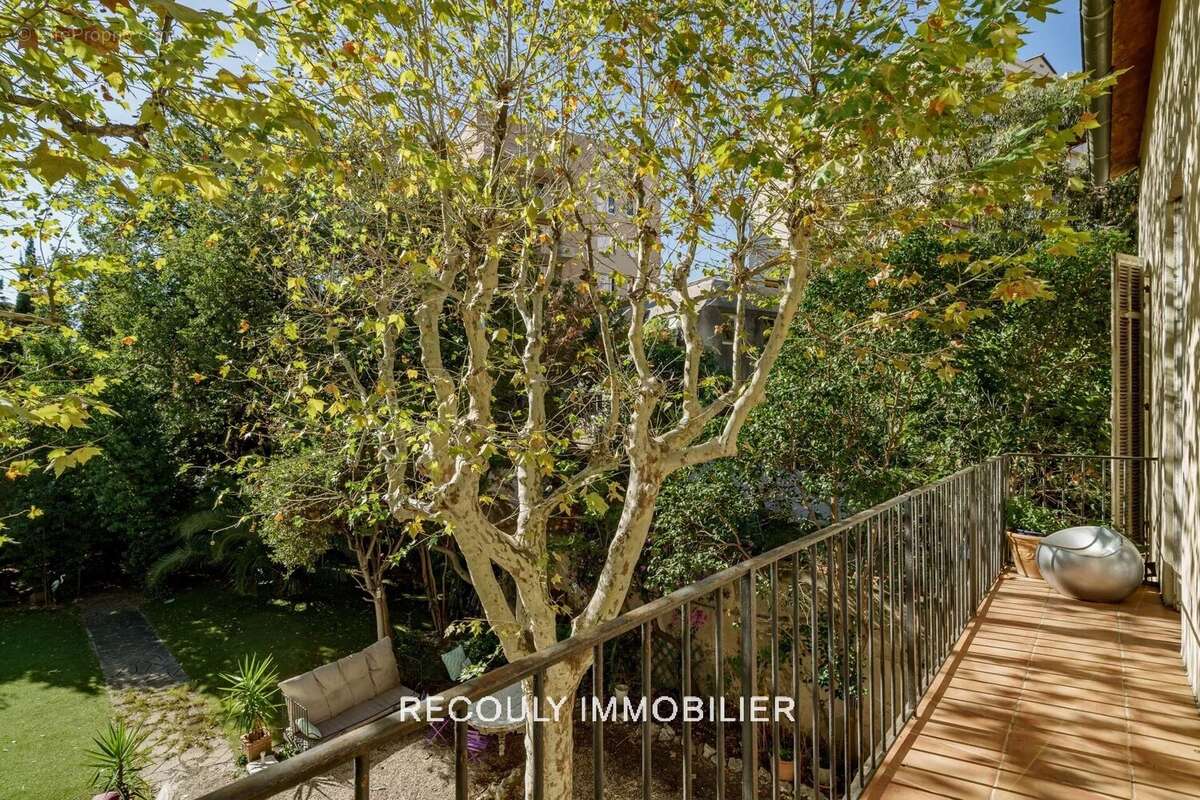 Appartement à MARSEILLE-4E